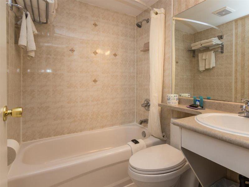 Canadas Best Value Inn YYC Exteriör bild