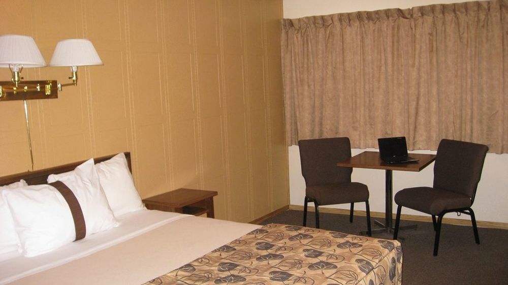 Canadas Best Value Inn YYC Rum bild