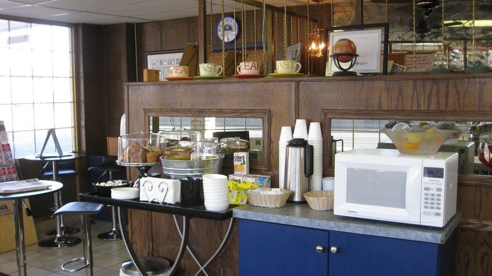 Canadas Best Value Inn YYC Restaurang bild