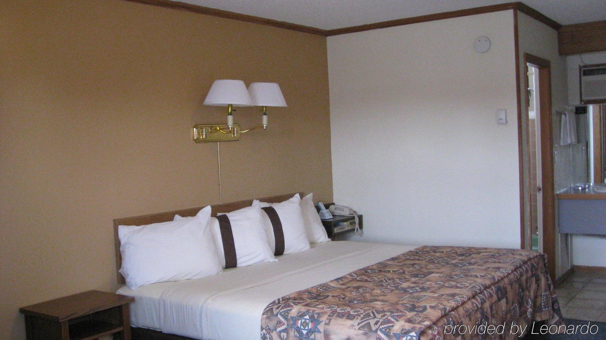 Canadas Best Value Inn YYC Rum bild