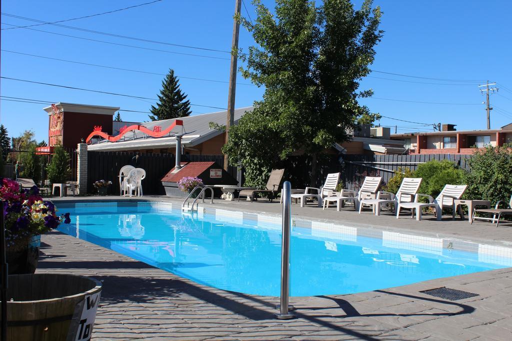 Canadas Best Value Inn YYC Exteriör bild