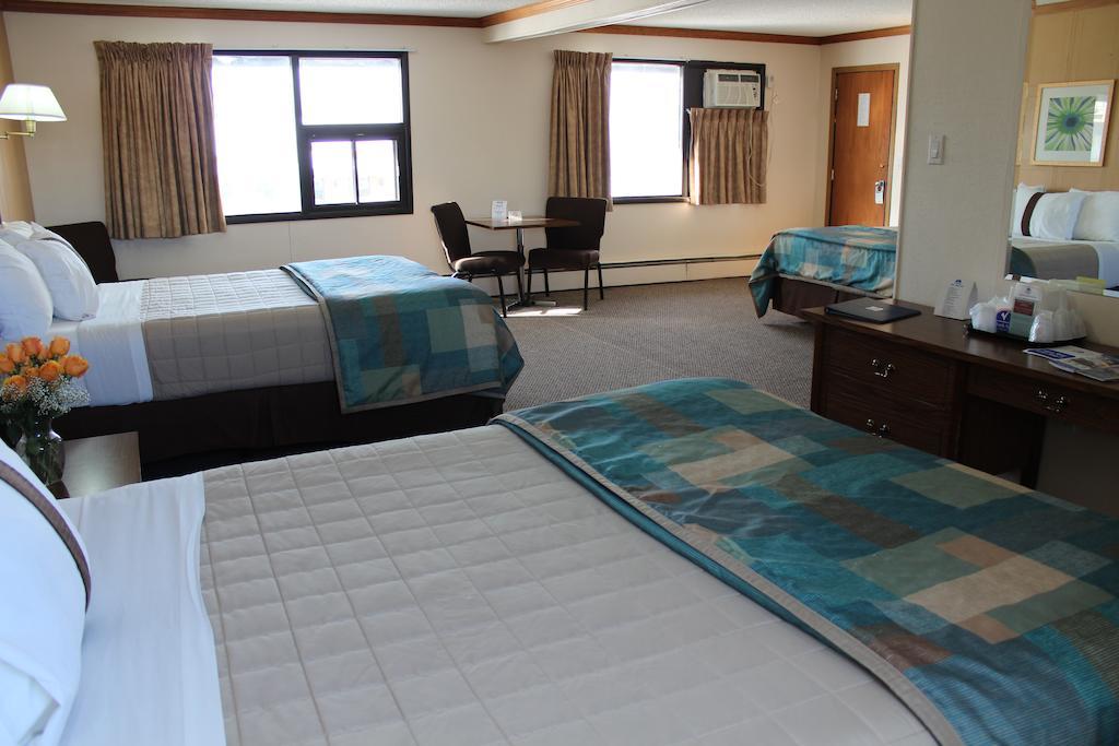 Canadas Best Value Inn YYC Exteriör bild