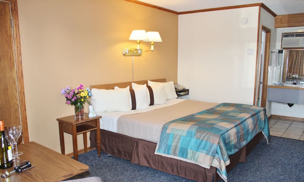 Canadas Best Value Inn YYC Rum bild