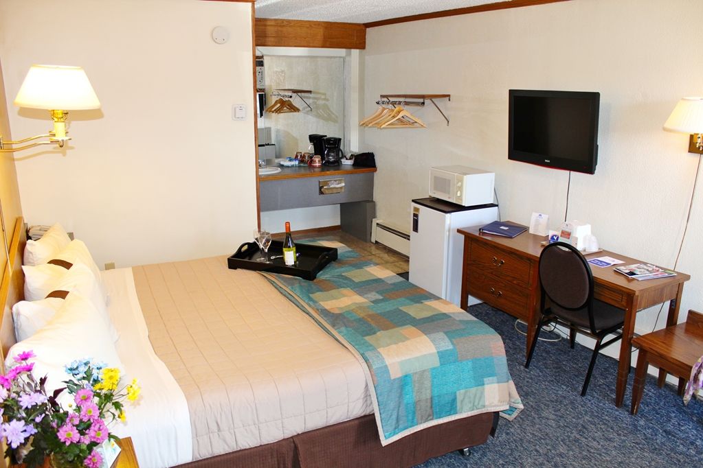 Canadas Best Value Inn YYC Rum bild